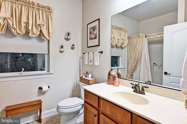 12 HOLLY LN, Ocean View, DE 19970