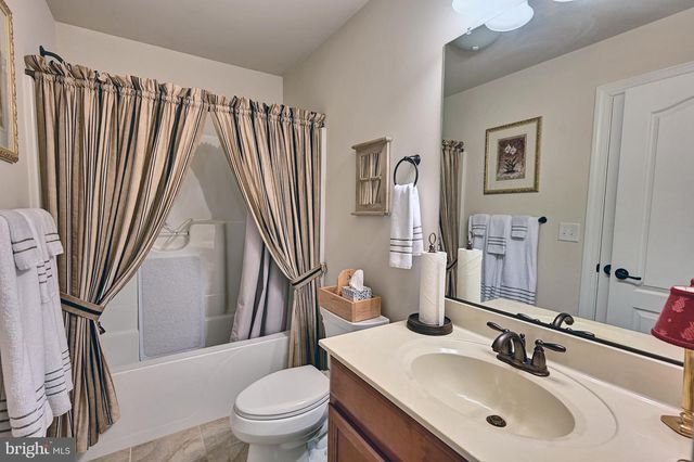 12 HOLLY LN, Ocean View, DE 19970