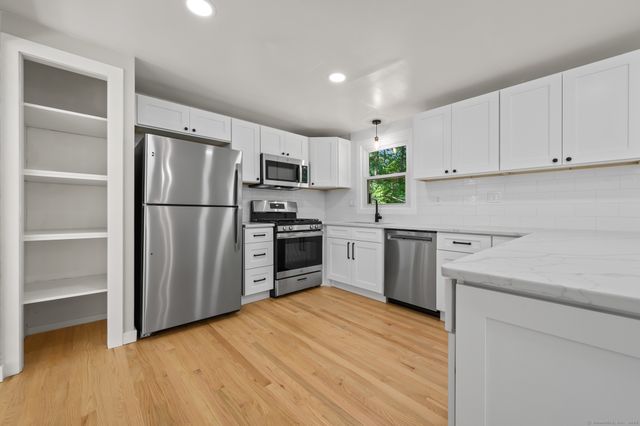 15 Alexander Road, Bloomfield, CT 06002