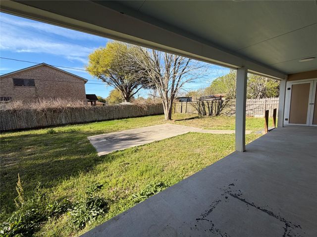 6421 S Ridgecrest Drive, Hitchcock, TX 77563