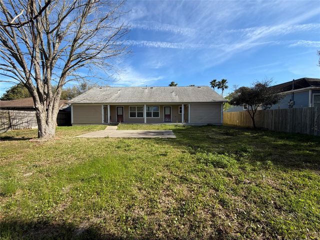 6421 S Ridgecrest Drive, Hitchcock, TX 77563