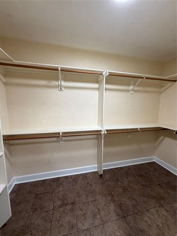 6421 S Ridgecrest Drive, Hitchcock, TX 77563