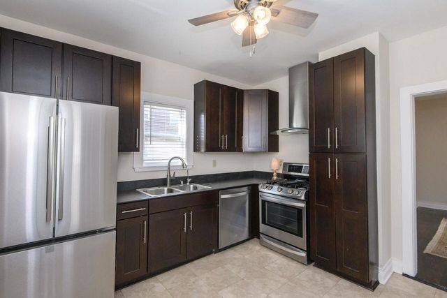 821 E Main STREET, Waukesha, WI 53186