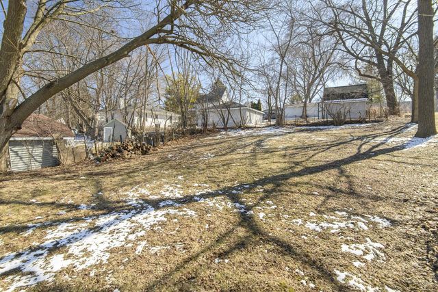 821 E Main STREET, Waukesha, WI 53186