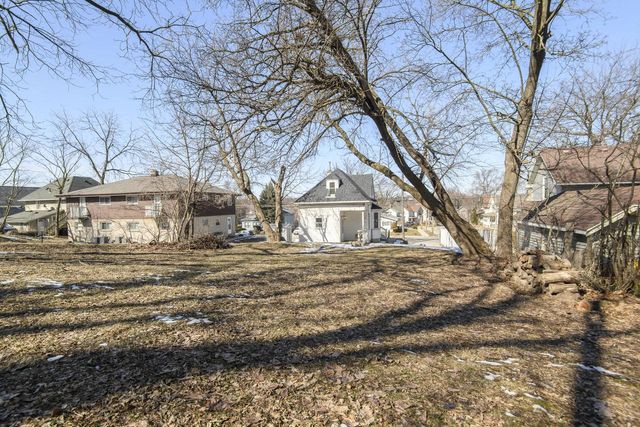 821 E Main STREET, Waukesha, WI 53186