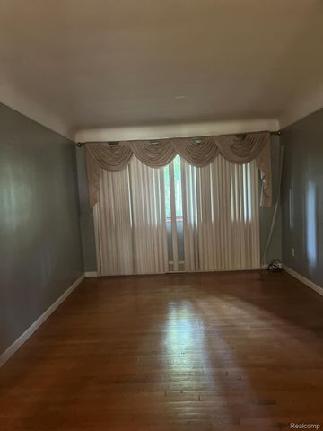 19031 Greenwald Drive, Southfield, MI 48075
