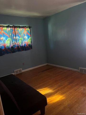 19031 Greenwald Drive, Southfield, MI 48075