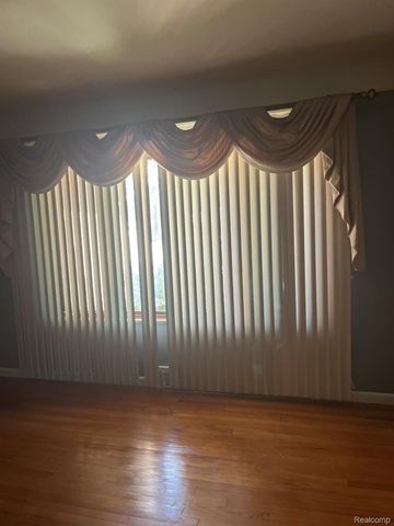 19031 Greenwald Drive, Southfield, MI 48075