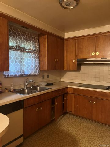 19031 Greenwald Drive, Southfield, MI 48075