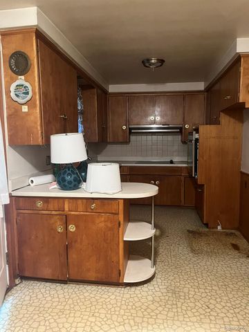 19031 Greenwald Drive, Southfield, MI 48075