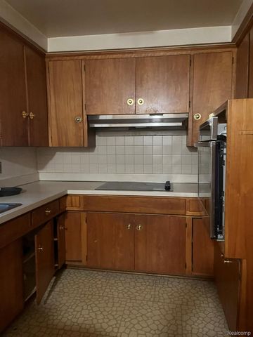 19031 Greenwald Drive, Southfield, MI 48075