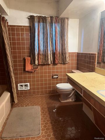 19031 Greenwald Drive, Southfield, MI 48075