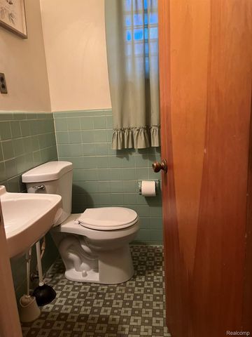 19031 Greenwald Drive, Southfield, MI 48075