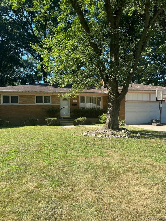 19031 Greenwald Drive, Southfield, MI 48075