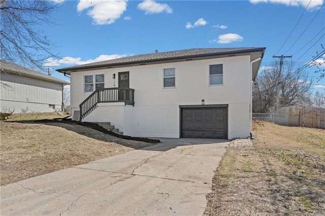 1707 Stacy Road, Harrisonville, MO 64701