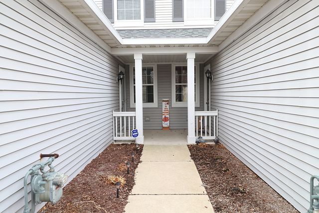 1811 S Wentworth Circle, Romeoville, IL 60446