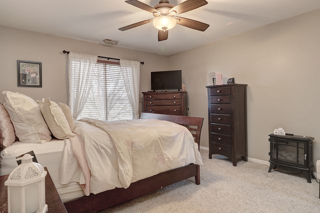 1811 S Wentworth Circle, Romeoville, IL 60446