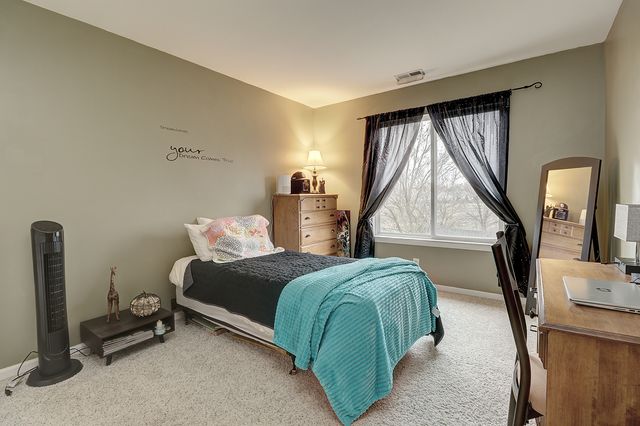 1811 S Wentworth Circle, Romeoville, IL 60446