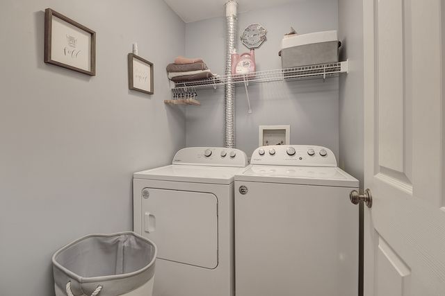 1811 S Wentworth Circle, Romeoville, IL 60446