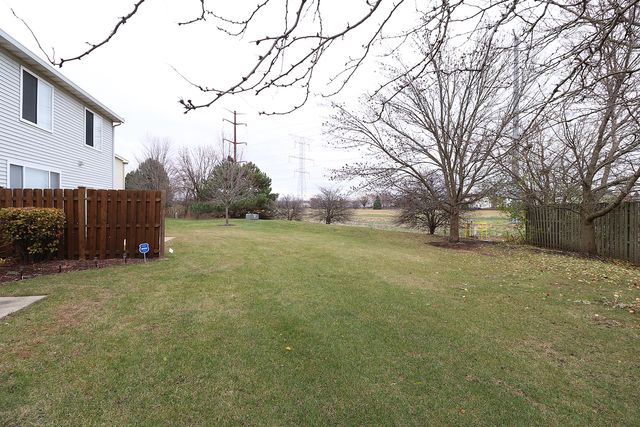 1811 S Wentworth Circle, Romeoville, IL 60446