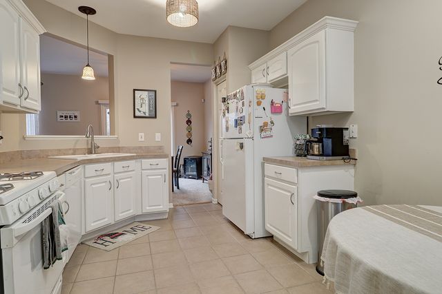 1811 S Wentworth Circle, Romeoville, IL 60446