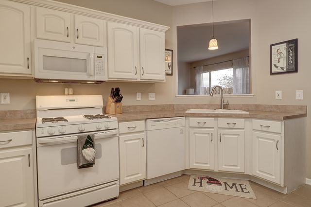 1811 S Wentworth Circle, Romeoville, IL 60446