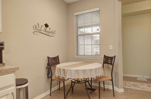 1811 S Wentworth Circle, Romeoville, IL 60446