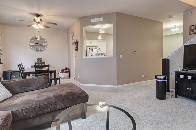 1811 S Wentworth Circle, Romeoville, IL 60446