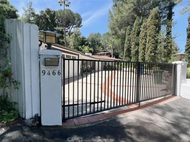 9466 Hidden Valley Place, Beverly Hills, CA 90210