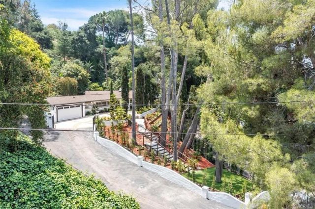 9466 Hidden Valley Place, Beverly Hills, CA 90210