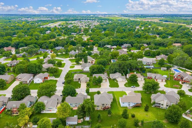 1009 S Sandalwood St, Wichita, KS 67230