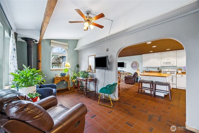 171 E Old Farm Rd, Shelton, WA 98584