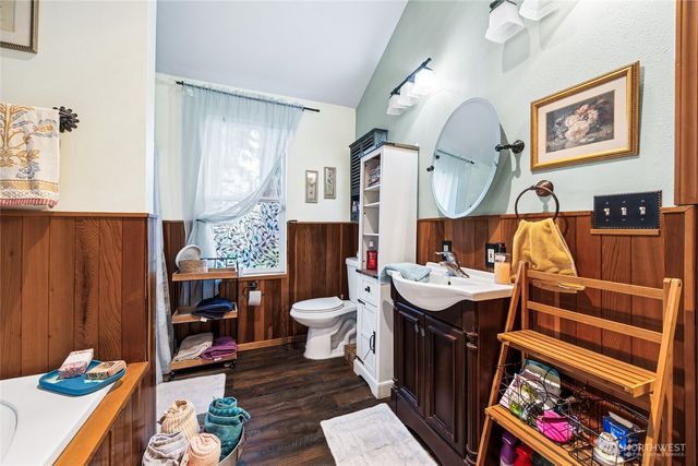 171 E Old Farm Rd, Shelton, WA 98584