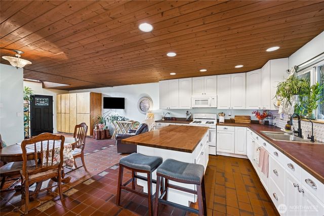 171 E Old Farm Rd, Shelton, WA 98584