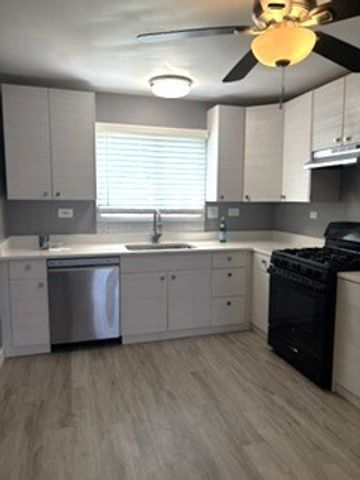 612 Rosner Drive 612, Roselle, IL 60172
