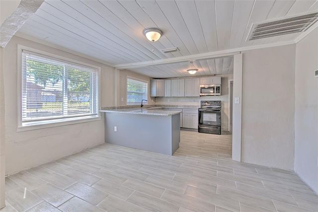 905 W BALL STREET, Plant City, FL 33563