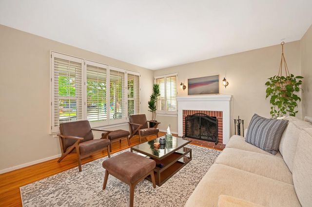 5262 L St, Sacramento, CA 95819