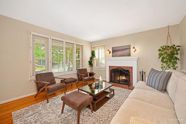 5262 L St, Sacramento, CA 95819