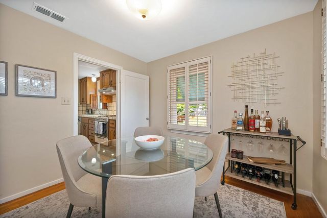 5262 L St, Sacramento, CA 95819