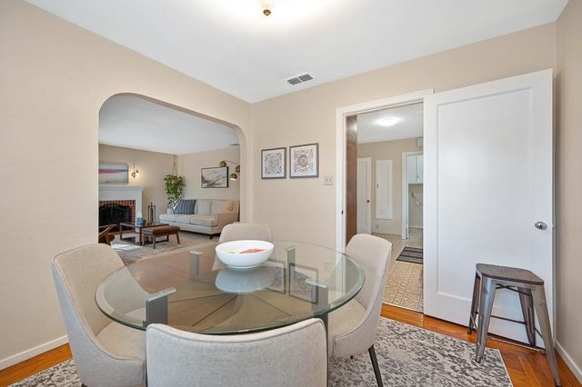 5262 L St, Sacramento, CA 95819