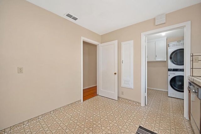 5262 L St, Sacramento, CA 95819