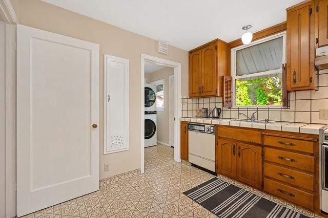 5262 L St, Sacramento, CA 95819