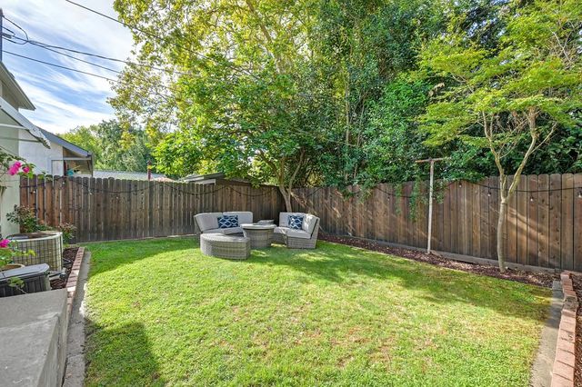 5262 L St, Sacramento, CA 95819