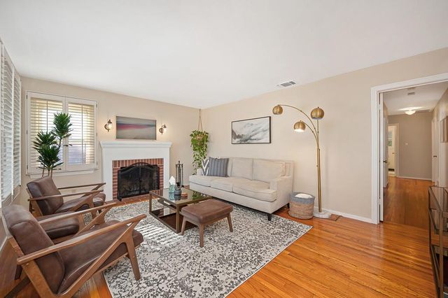 5262 L St, Sacramento, CA 95819