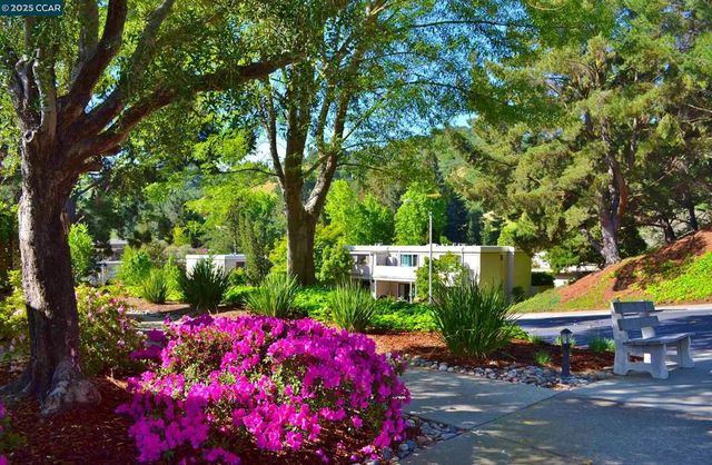 1332 Canyonwood Ct 2, Walnut Creek, CA 94595