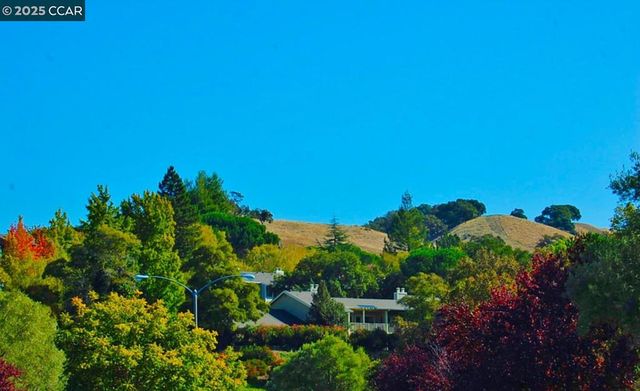 1332 Canyonwood Ct 2, Walnut Creek, CA 94595