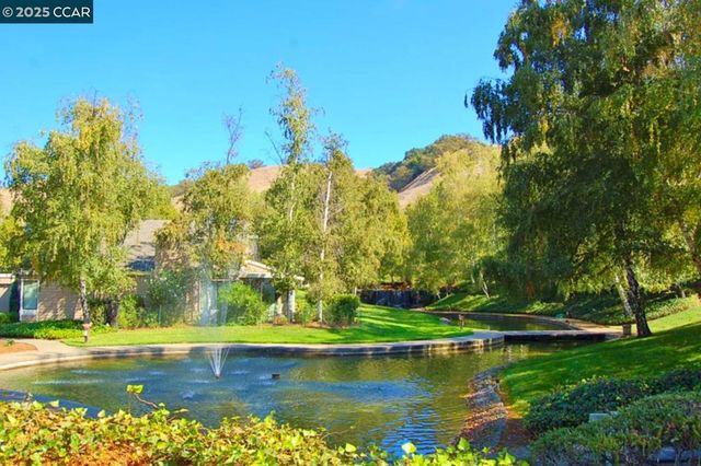 1332 Canyonwood Ct 2, Walnut Creek, CA 94595