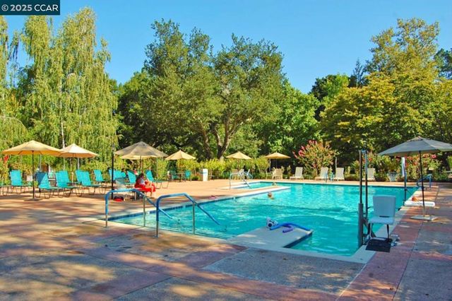 1332 Canyonwood Ct 2, Walnut Creek, CA 94595