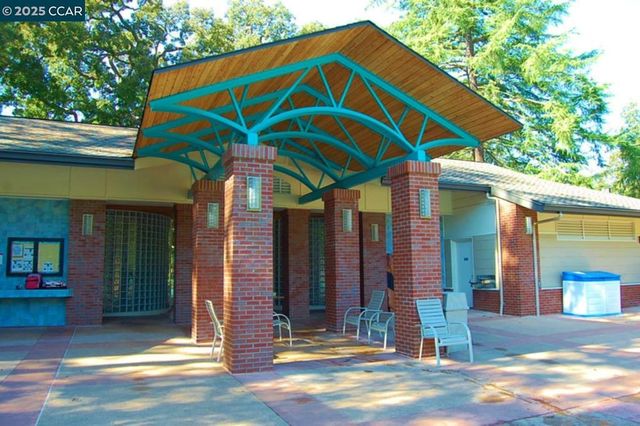 1332 Canyonwood Ct 2, Walnut Creek, CA 94595