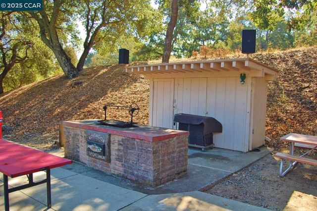 1332 Canyonwood Ct 2, Walnut Creek, CA 94595